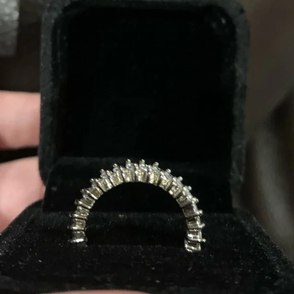 BRAND NEW GENIUNE WHITE SAPPHIRE STERLING SILVER BAND SIZE 8 ONLY - Picture 5 of 7